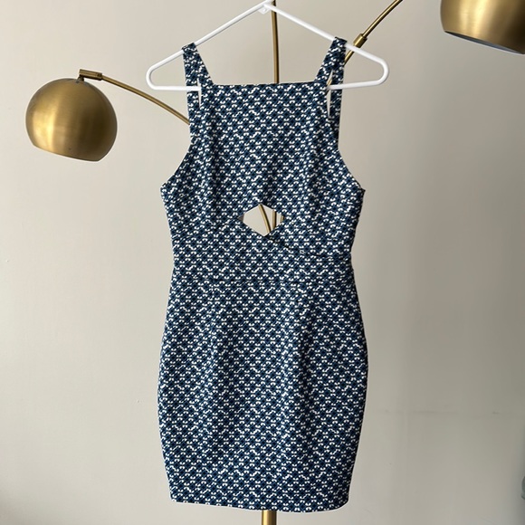 Beautiful blue midi cutout dress - Picture 1 of 3